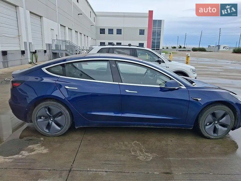 Седан Tesla Model 3 2018 в Одессе