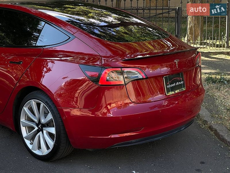 Седан Tesla Model 3 2018 в Николаеве