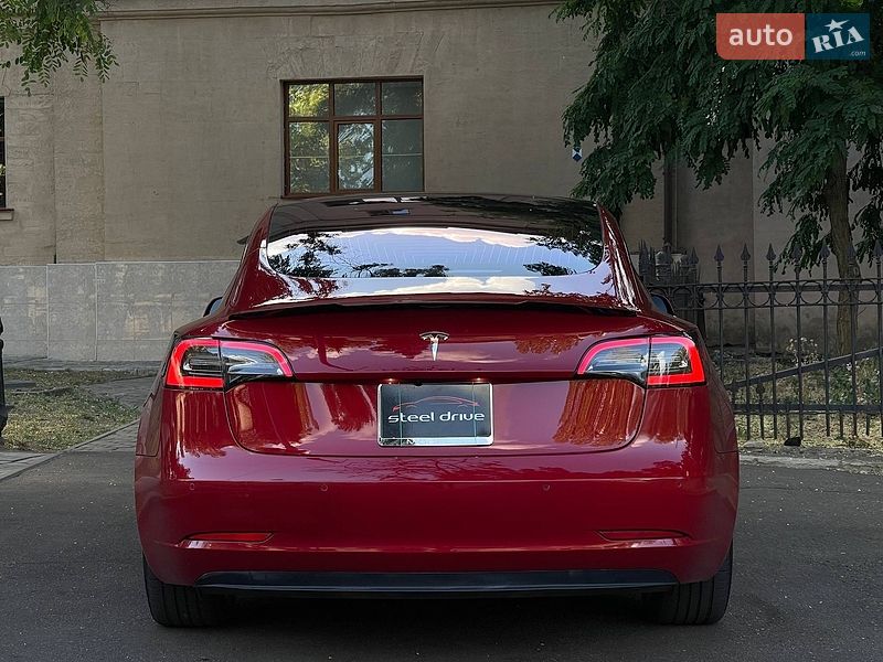 Седан Tesla Model 3 2018 в Николаеве