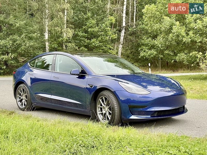 Седан Tesla Model 3 2022 в Сумах