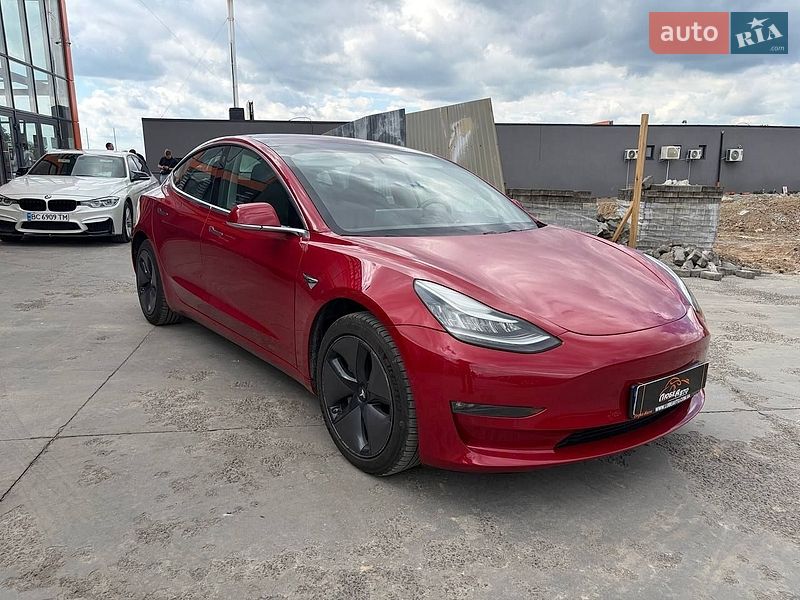 Седан Tesla Model 3 2018 в Львові