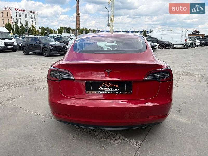 Седан Tesla Model 3 2018 в Львові