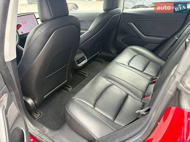 Седан Tesla Model 3 2018 в Львові