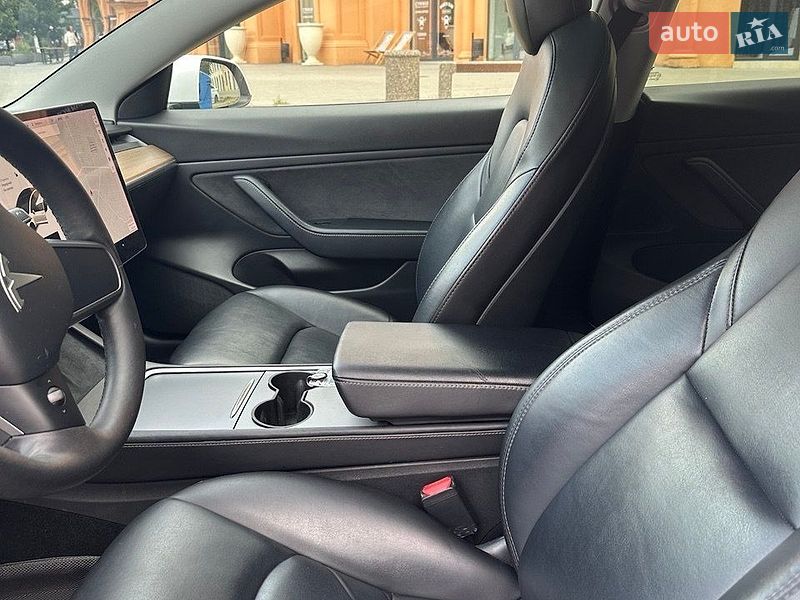 Седан Tesla Model 3 2021 в Одессе