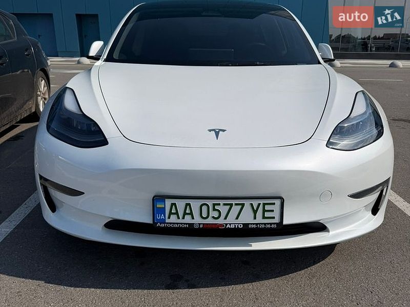 Седан Tesla Model 3 2023 в Киеве