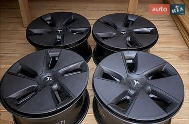 Седан Tesla Model 3 2023 в Киеве