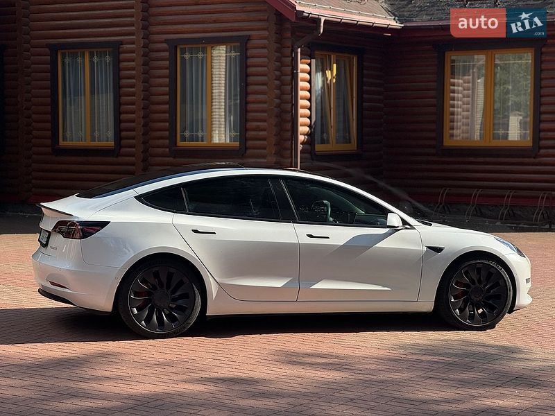 Седан Tesla Model 3 2021 в Києві