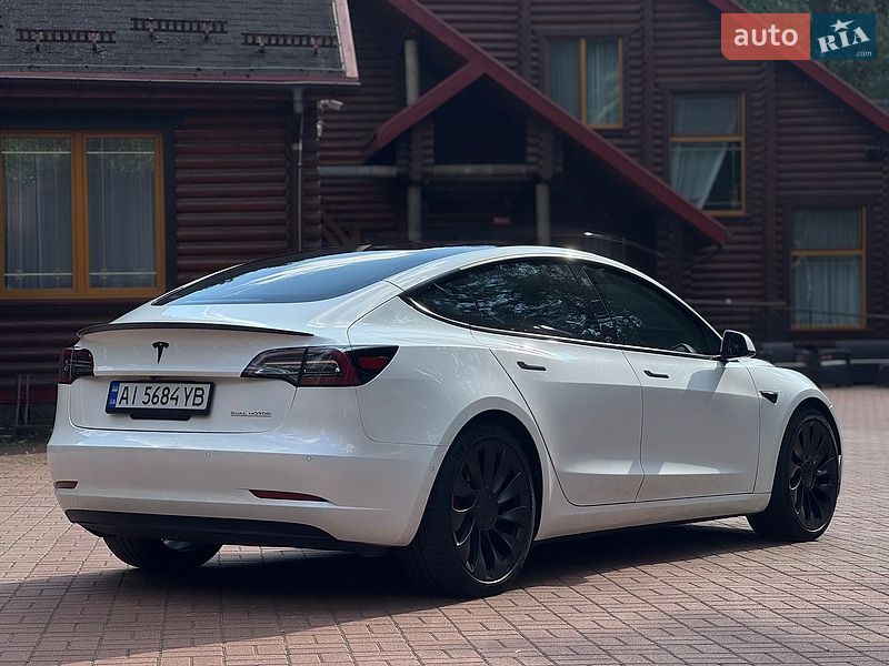 Седан Tesla Model 3 2021 в Києві