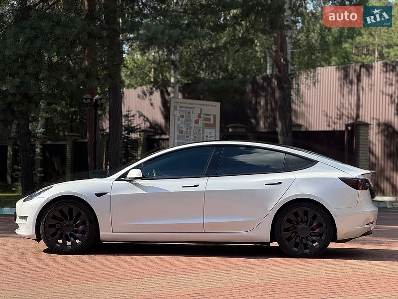 Седан Tesla Model 3 2021 в Києві