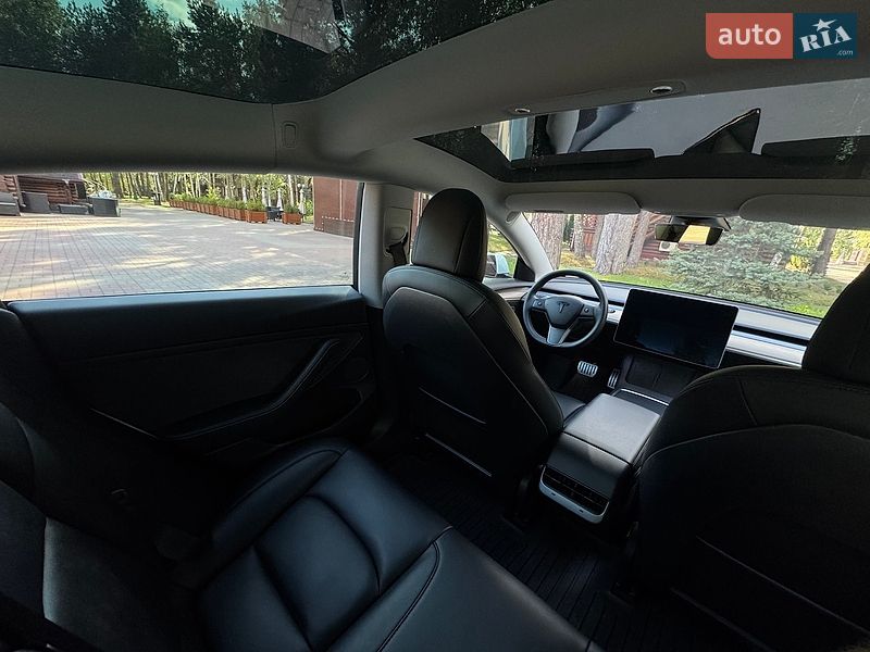 Седан Tesla Model 3 2021 в Києві