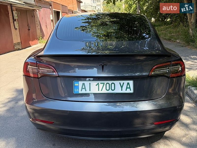 Седан Tesla Model 3 2020 в Виннице