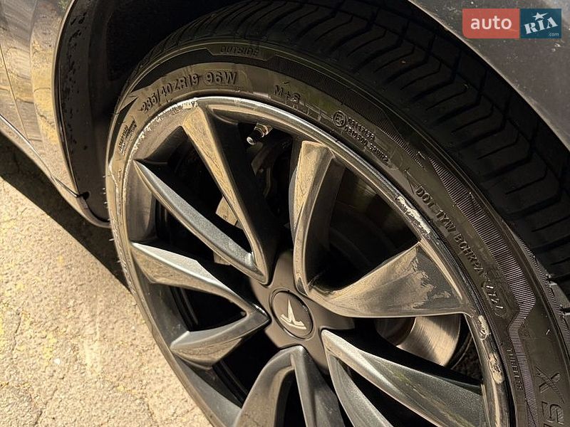 Седан Tesla Model 3 2020 в Виннице