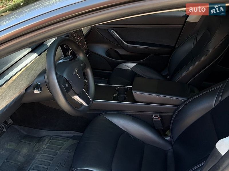 Седан Tesla Model 3 2020 в Виннице