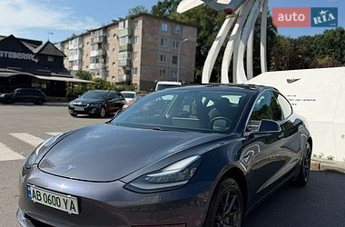Седан Tesla Model 3 2020 в Виннице