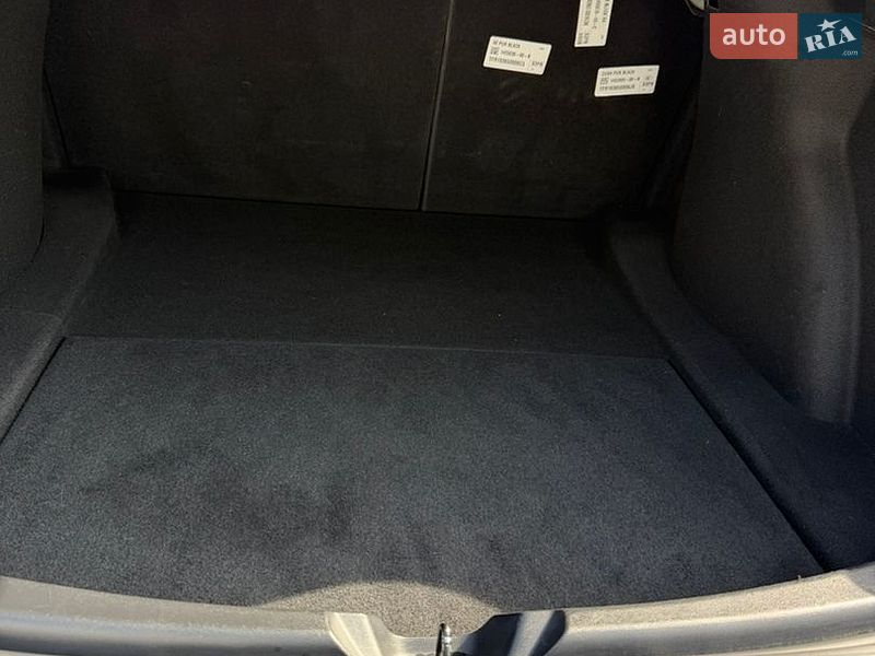 Седан Tesla Model 3 2020 в Виннице