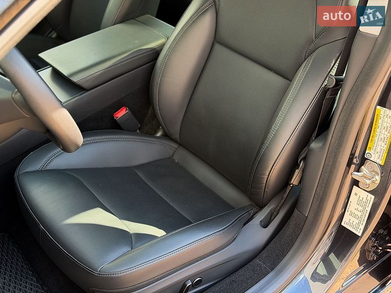 Седан Tesla Model 3 2024 в Києві
