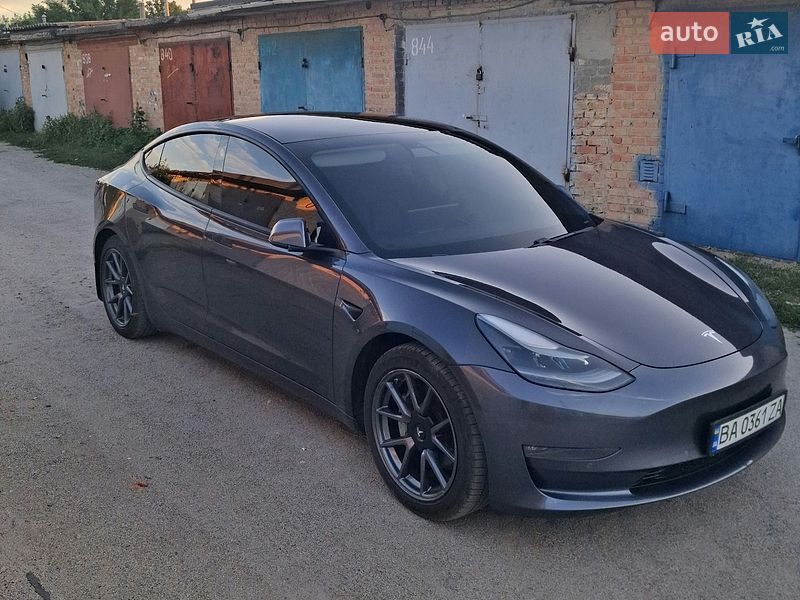Седан Tesla Model 3 2021 в Кропивницькому