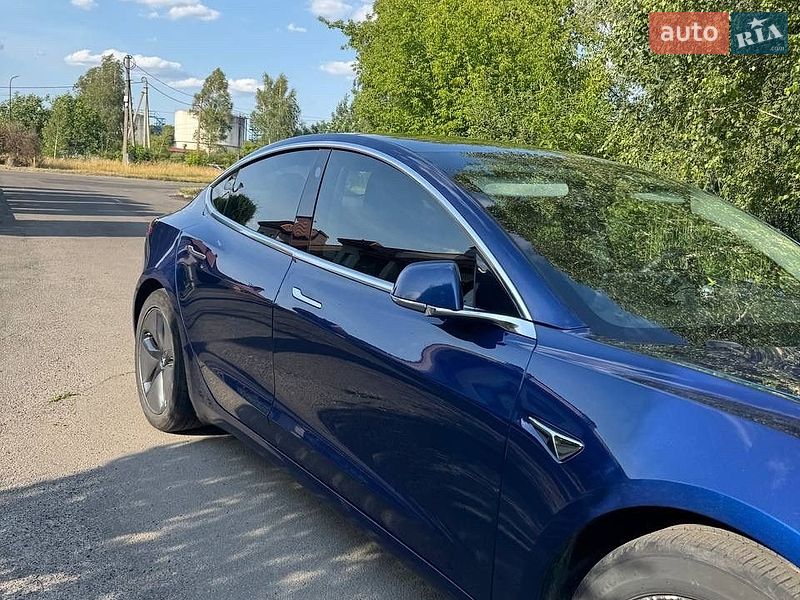 Седан Tesla Model 3 2019 в Шептицькому