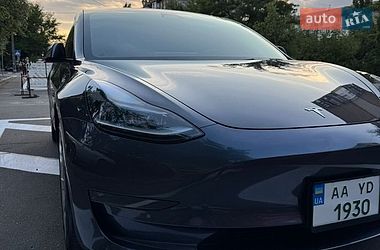 Седан Tesla Model 3 2021 в Киеве