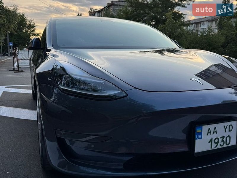 Седан Tesla Model 3 2021 в Киеве