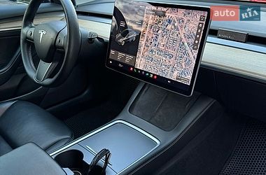 Седан Tesla Model 3 2021 в Киеве