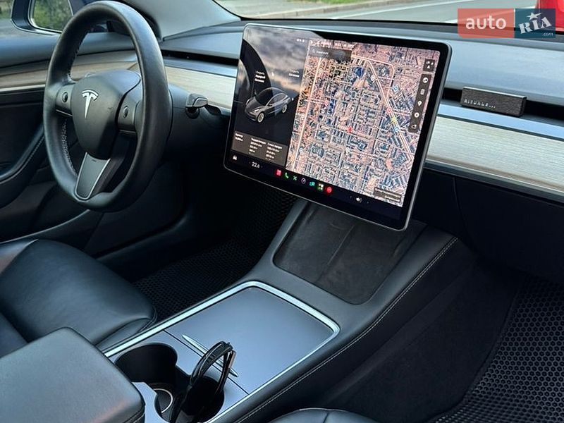 Седан Tesla Model 3 2021 в Киеве