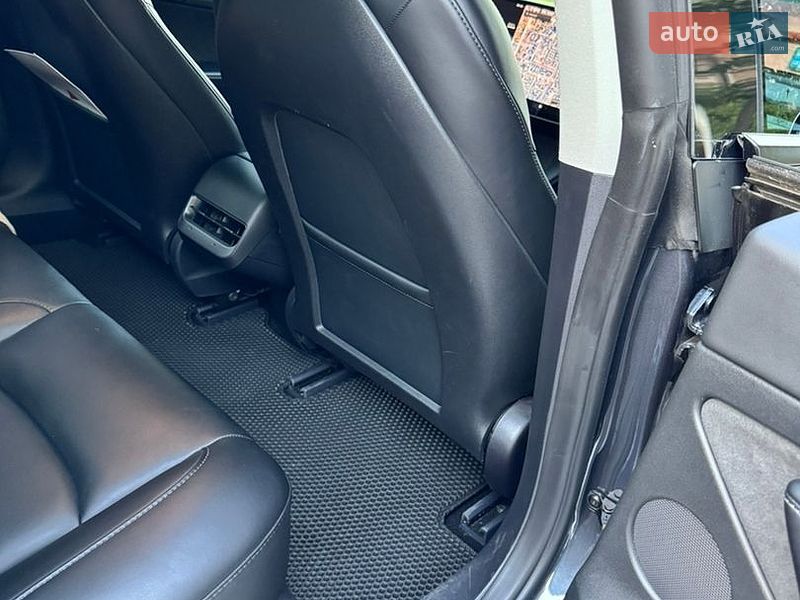 Седан Tesla Model 3 2021 в Киеве