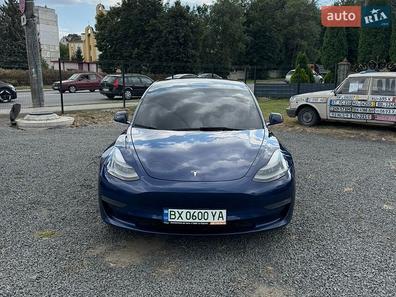 Седан Tesla Model 3 2022 в Хмельницком