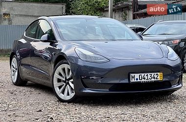 Седан Tesla Model 3 2020 в Стрию