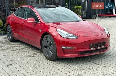 Седан Tesla Model 3 2018 в Львове