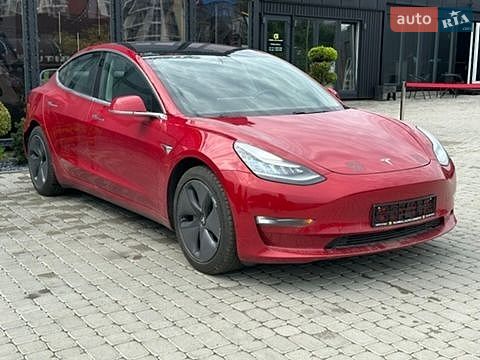 Седан Tesla Model 3 2018 в Львове