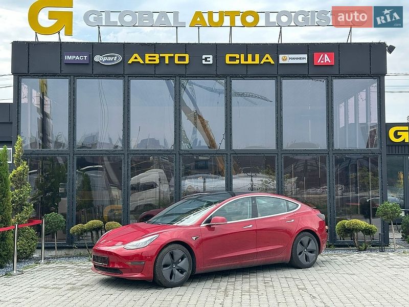 Седан Tesla Model 3 2018 в Львове