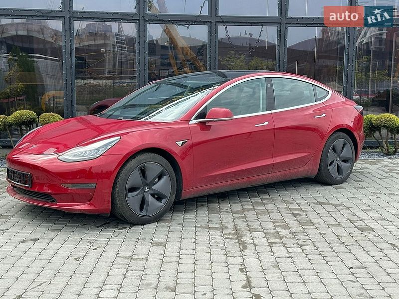 Седан Tesla Model 3 2018 в Львове