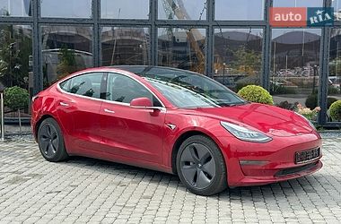 Седан Tesla Model 3 2018 в Львове