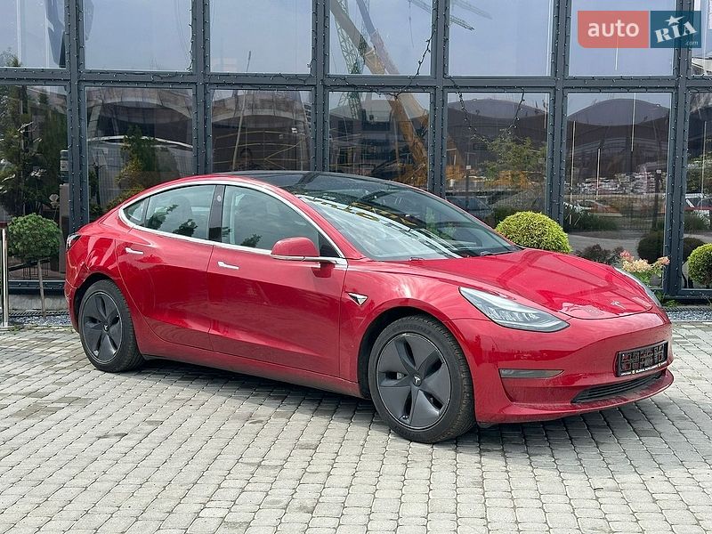 Седан Tesla Model 3 2018 в Львове