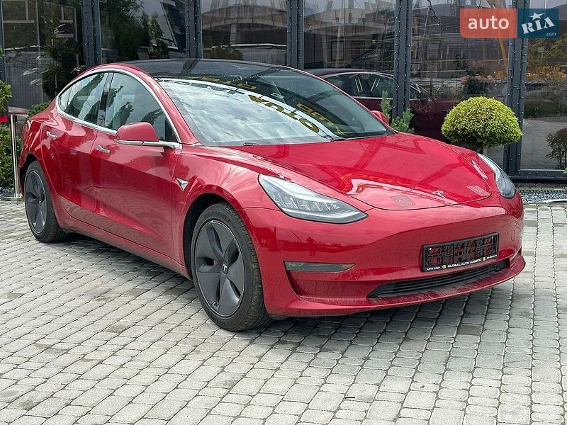 Седан Tesla Model 3 2018 в Львове
