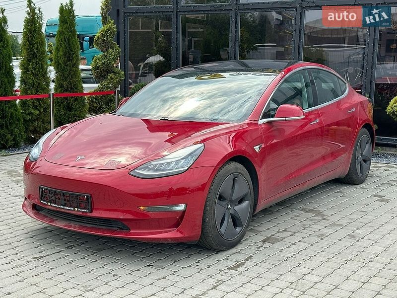 Седан Tesla Model 3 2018 в Львове