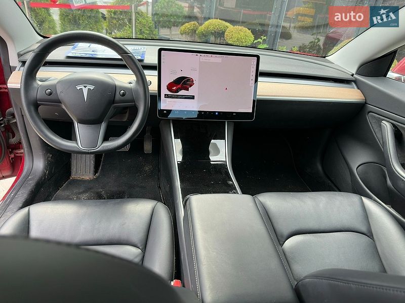 Седан Tesla Model 3 2018 в Львове