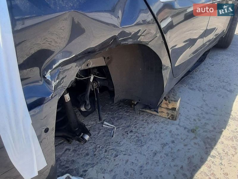 Седан Tesla Model 3 2019 в Ровно