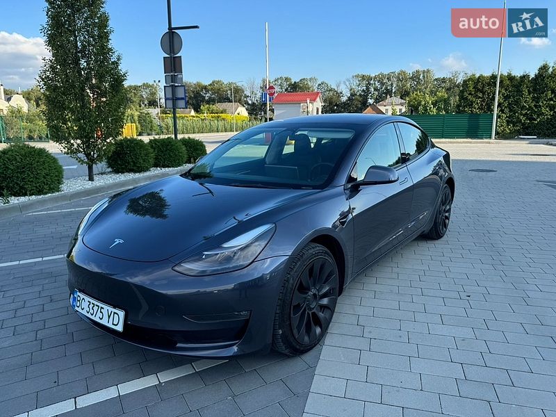 Седан Tesla Model 3 2022 в Львові