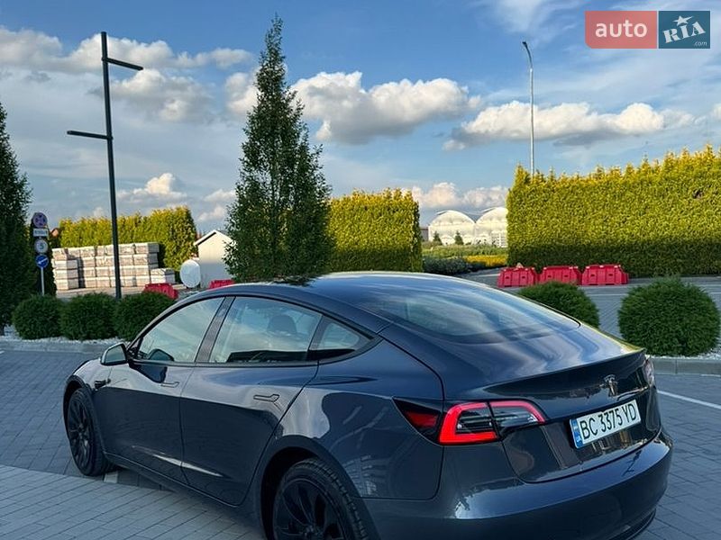 Седан Tesla Model 3 2022 в Львові