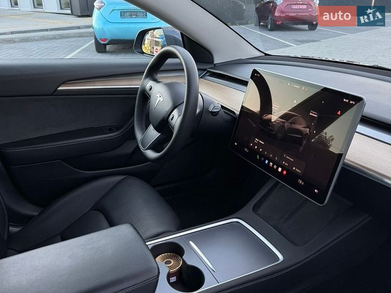 Седан Tesla Model 3 2022 в Львові