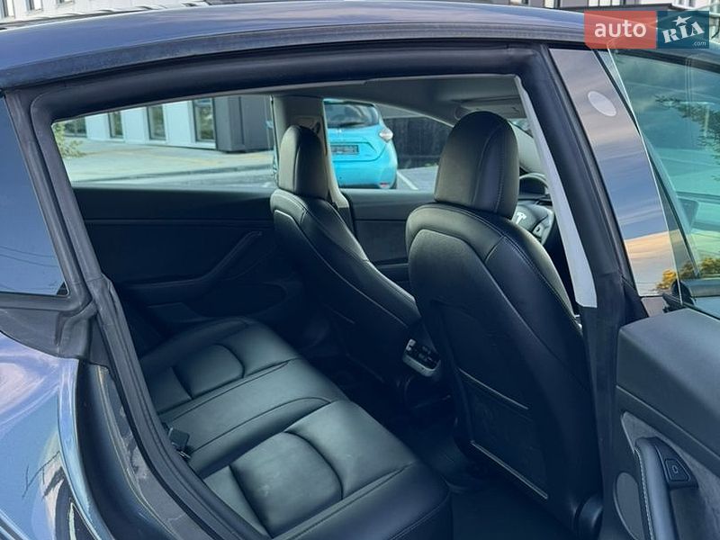 Седан Tesla Model 3 2022 в Львові
