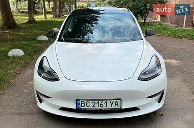 Седан Tesla Model 3 2021 в Калуші