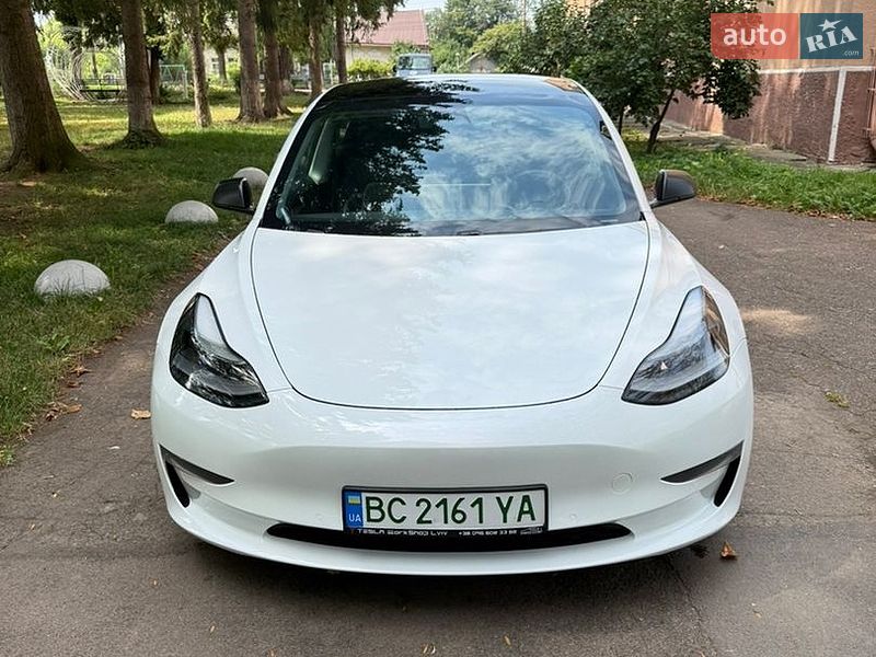 Седан Tesla Model 3 2021 в Калуші