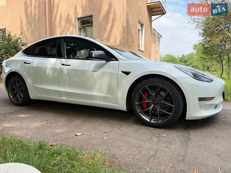 Седан Tesla Model 3 2021 в Калуші