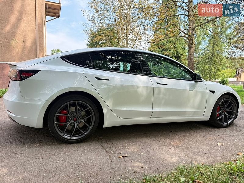 Седан Tesla Model 3 2021 в Калуші