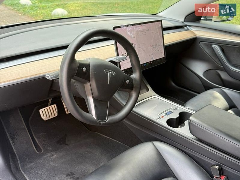 Седан Tesla Model 3 2021 в Калуші