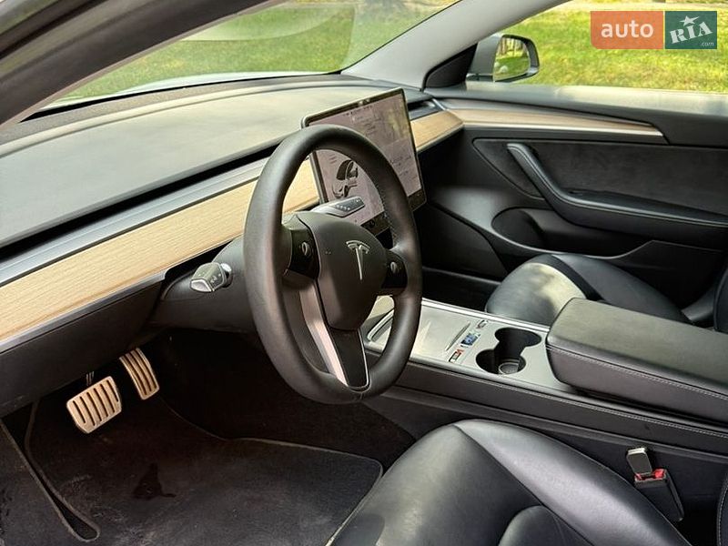 Седан Tesla Model 3 2021 в Калуші