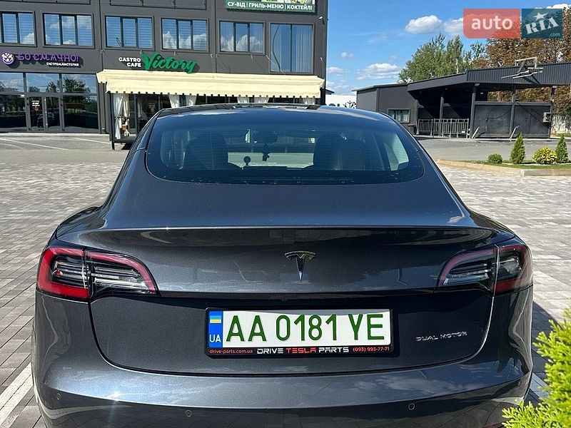 Седан Tesla Model 3 2021 в Києві
